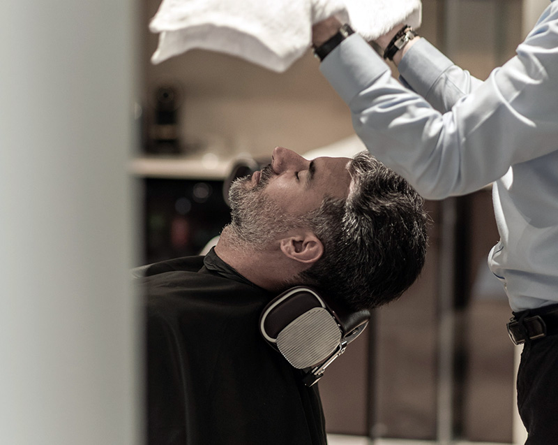 Είσαι άνδρας και ψάχνεις μία εμπειρία grooming υψηλών προδιαγραφών; To Savile Gents είναι για σένα!